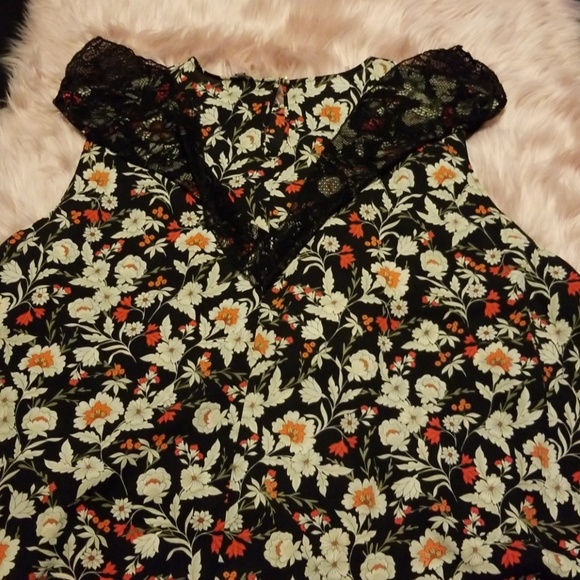 Cape Lace Top - Picture 6 of 6